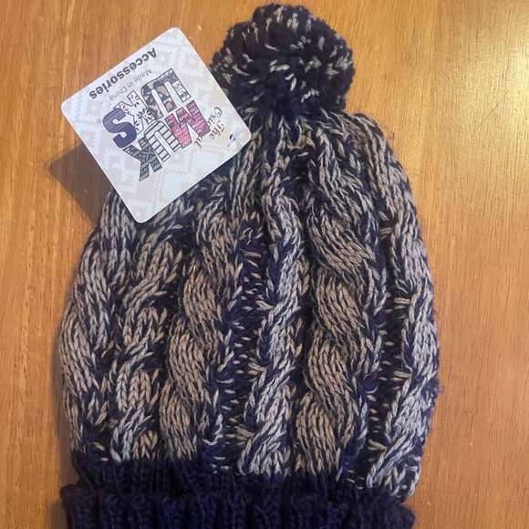 New With Tags, Muk Luks Winter Hat - Picture 1 of 3